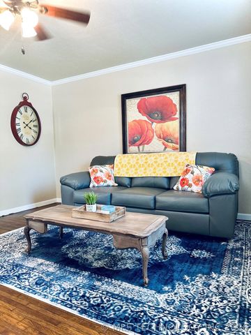 1633 E 8th Street, Tulsa, OK 74120