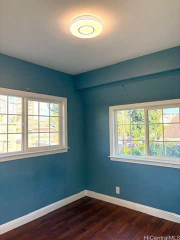 2705 Kaaha Street, Honolulu, HI 96826