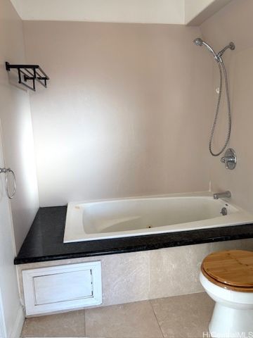 2705 Kaaha Street, Honolulu, HI 96826