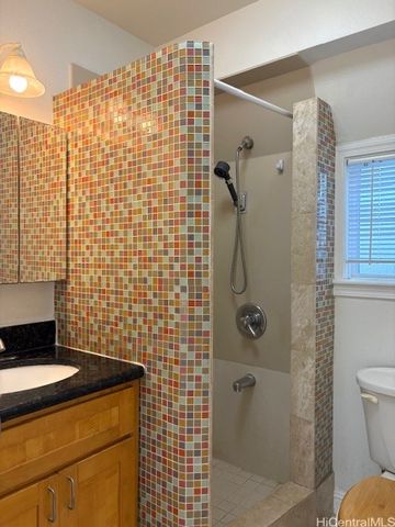 2705 Kaaha Street, Honolulu, HI 96826