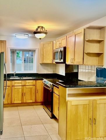 2705 Kaaha Street, Honolulu, HI 96826