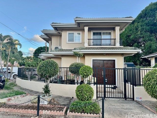 2705 Kaaha Street, Honolulu, HI 96826