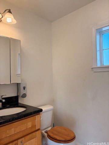 2705 Kaaha Street, Honolulu, HI 96826