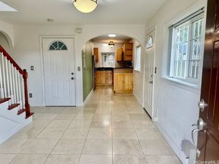 2705 Kaaha Street, Honolulu, HI 96826