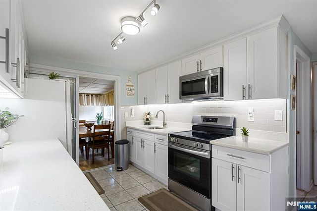 39 Chamberlain Avenue, Elmwood Park, NJ 07407