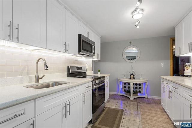 39 Chamberlain Avenue, Elmwood Park, NJ 07407