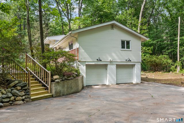 19 Fawn Drive, Woodbridge, CT 06525