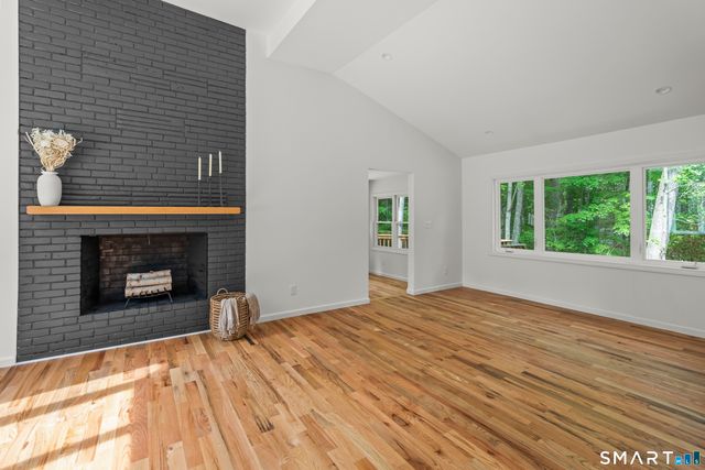 19 Fawn Drive, Woodbridge, CT 06525