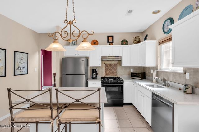 41 Provence Drive, Manchester, NJ 08759