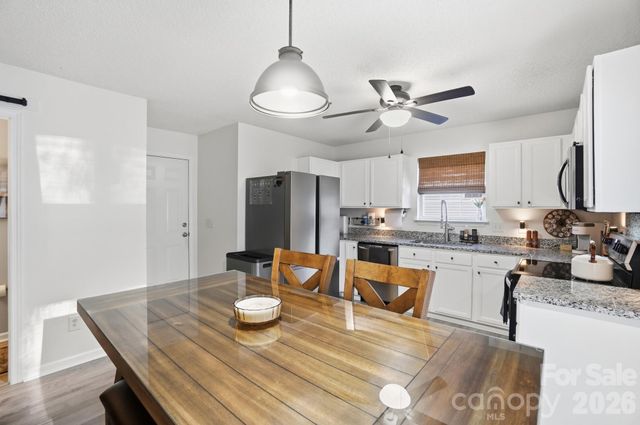 546 River View Drive, Lowell, NC 28098