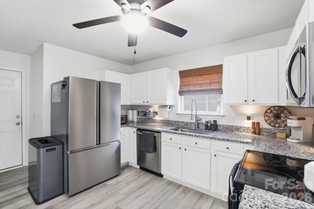 546 River View Drive, Lowell, NC 28098