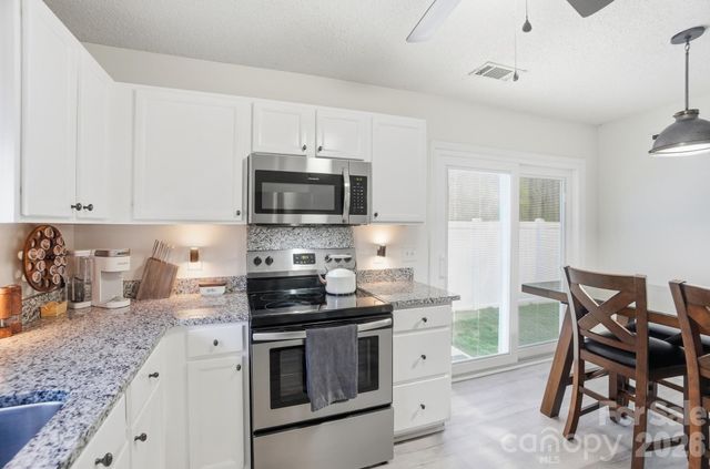 546 River View Drive, Lowell, NC 28098