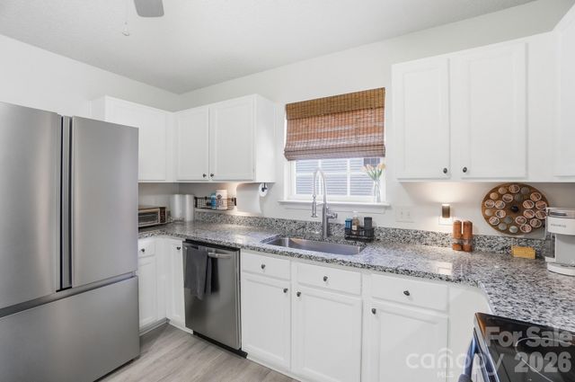 546 River View Drive, Lowell, NC 28098