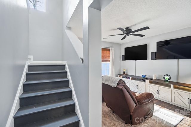 546 River View Drive, Lowell, NC 28098