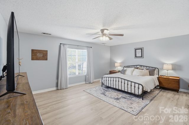 546 River View Drive, Lowell, NC 28098