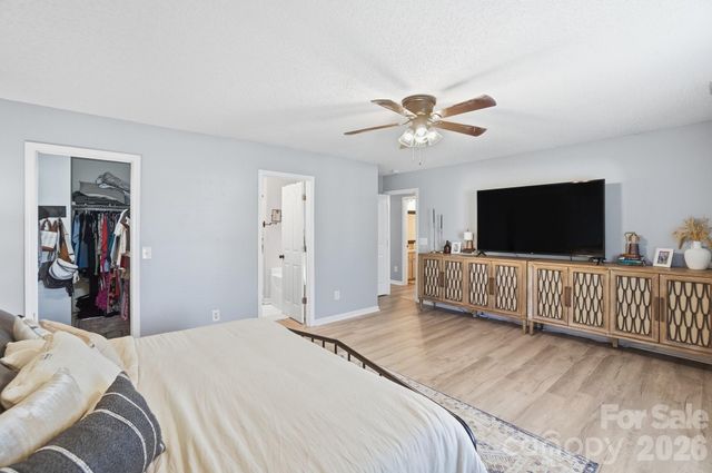 546 River View Drive, Lowell, NC 28098