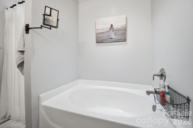 546 River View Drive, Lowell, NC 28098