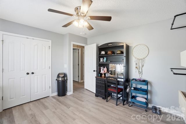 546 River View Drive, Lowell, NC 28098