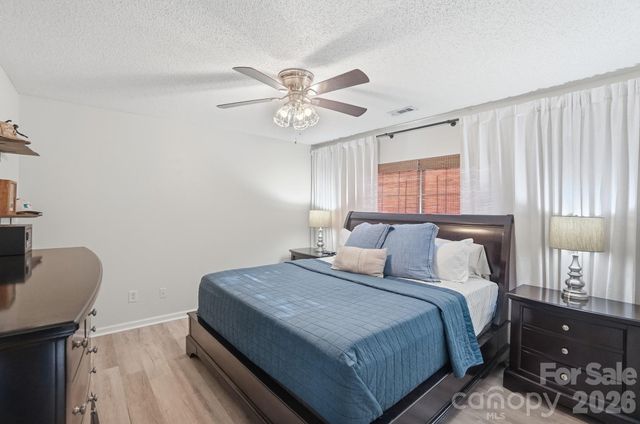 546 River View Drive, Lowell, NC 28098