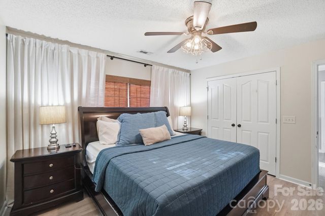 546 River View Drive, Lowell, NC 28098