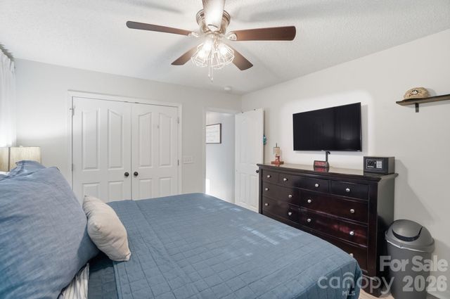 546 River View Drive, Lowell, NC 28098