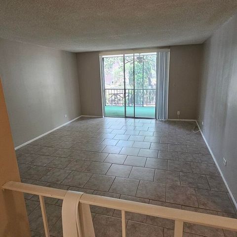 3690 INVERRARY Drive 2Y, Lauderhill, FL 33319