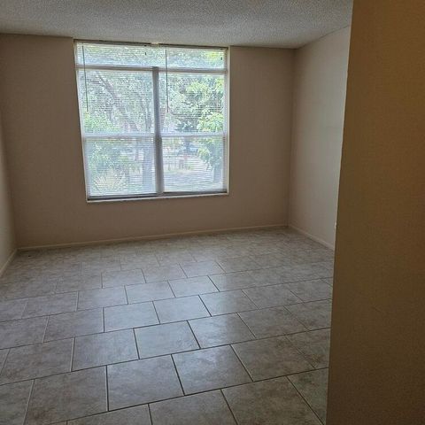 3690 INVERRARY Drive 2Y, Lauderhill, FL 33319