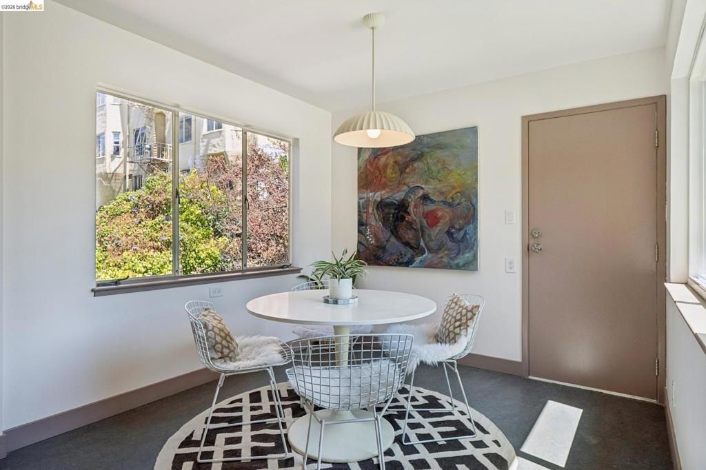 Image 37 of property listing at 2324 Lakeshore Ave 6, Oakland, CA 94606