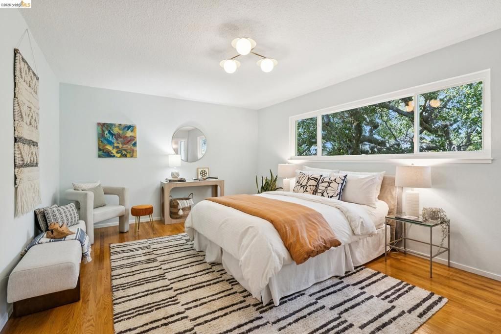 Image 40 of property listing at 2324 Lakeshore Ave 6, Oakland, CA 94606