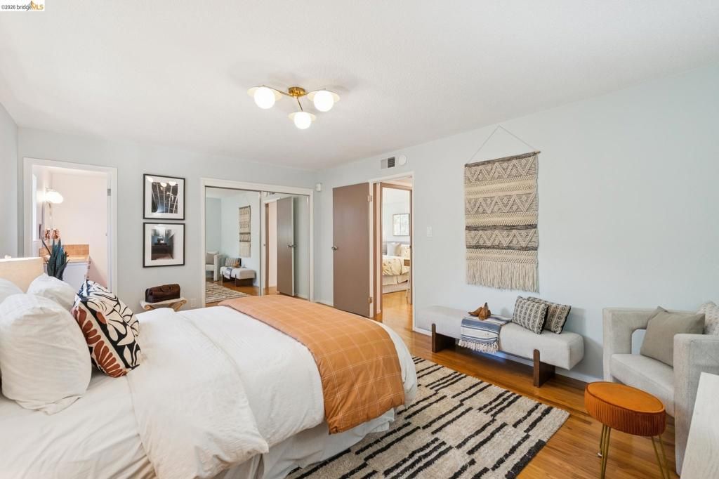 Image 41 of property listing at 2324 Lakeshore Ave 6, Oakland, CA 94606