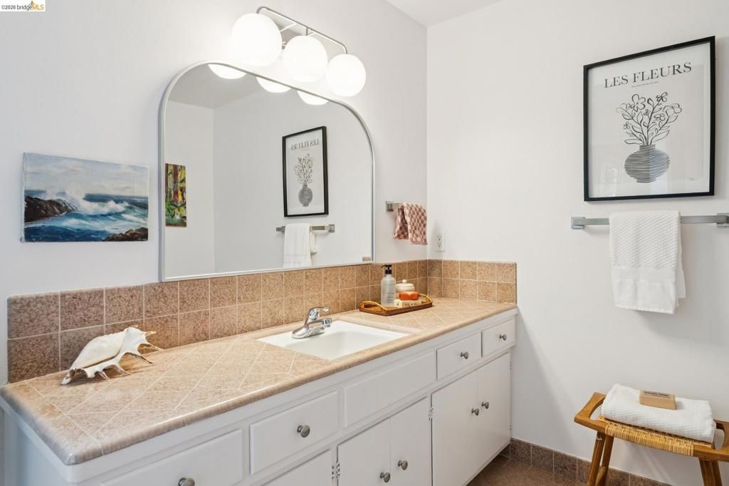 Image 44 of property listing at 2324 Lakeshore Ave 6, Oakland, CA 94606