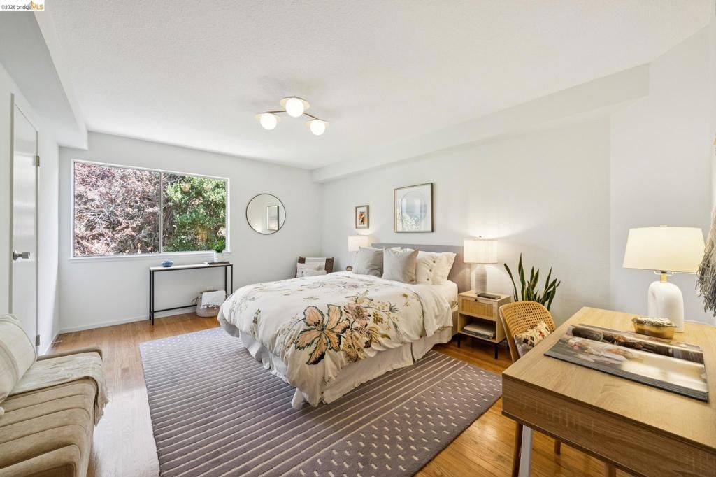 Image 47 of property listing at 2324 Lakeshore Ave 6, Oakland, CA 94606