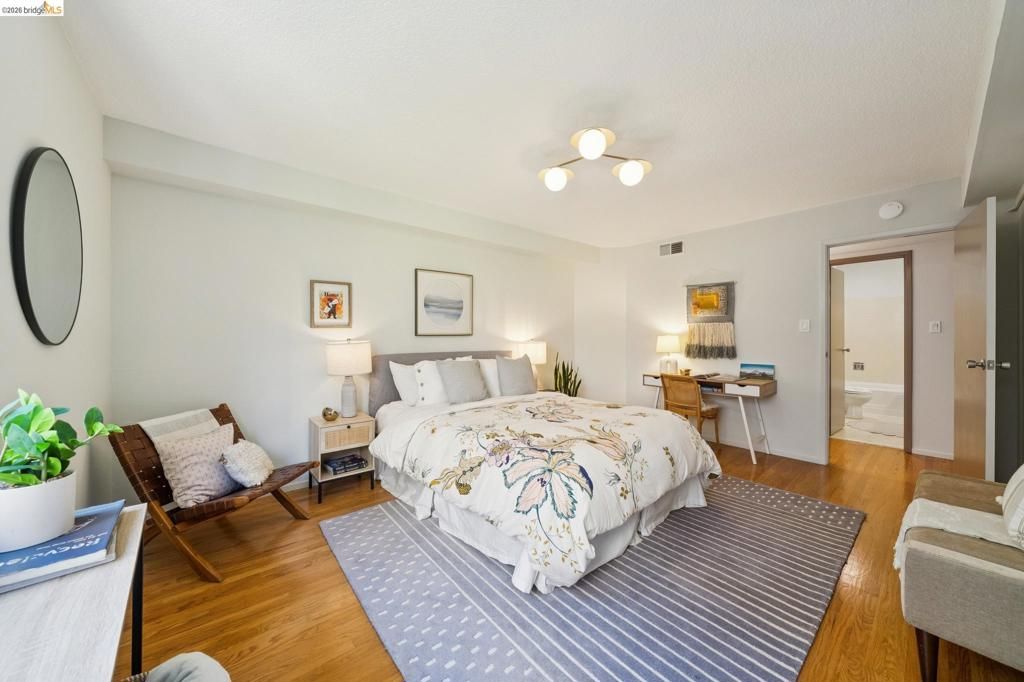 Image 48 of property listing at 2324 Lakeshore Ave 6, Oakland, CA 94606