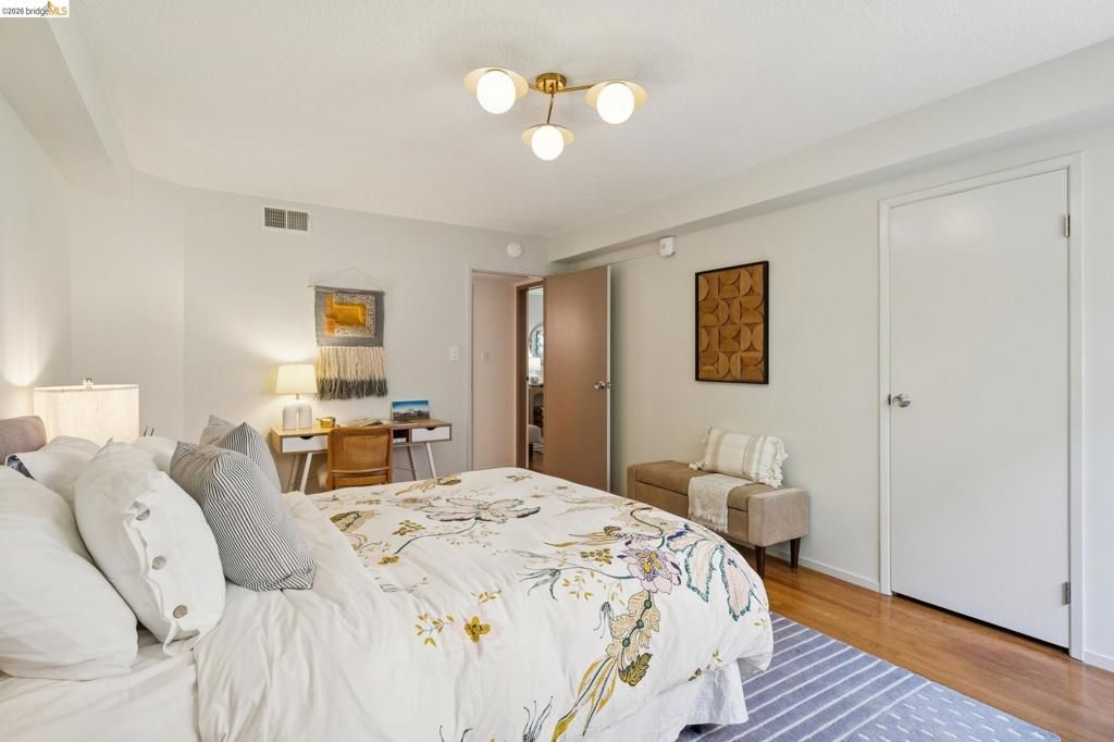 Image 49 of property listing at 2324 Lakeshore Ave 6, Oakland, CA 94606