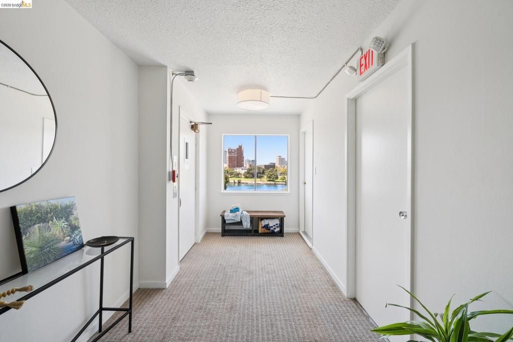 Image 5 of property listing at 2324 Lakeshore Ave 6, Oakland, CA 94606