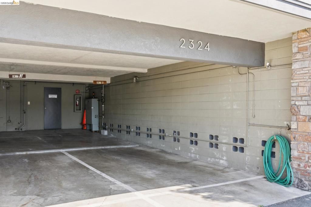 Image 53 of property listing at 2324 Lakeshore Ave 6, Oakland, CA 94606