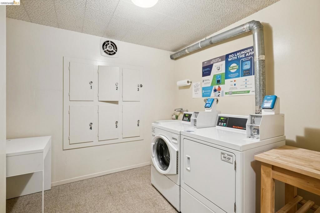 Image 54 of property listing at 2324 Lakeshore Ave 6, Oakland, CA 94606