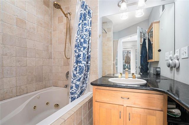 2232 Dunseath NW Avenue 204, Atlanta, GA 30318