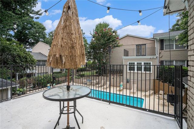 2232 Dunseath NW Avenue 204, Atlanta, GA 30318