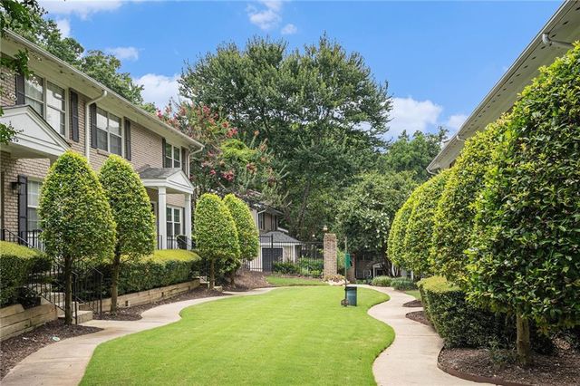 2232 Dunseath NW Avenue 204, Atlanta, GA 30318