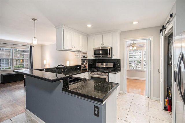 2232 Dunseath NW Avenue 204, Atlanta, GA 30318