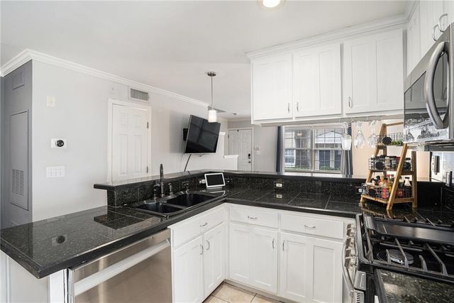 2232 Dunseath NW Avenue 204, Atlanta, GA 30318