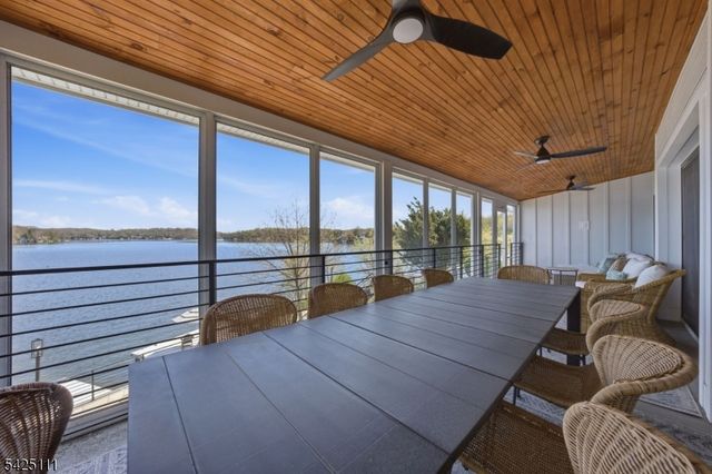 105 Maxim Dr, Hopatcong Boro, NJ 07843