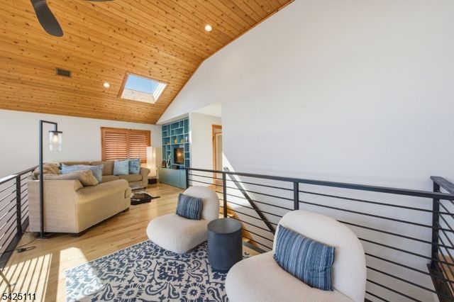 105 Maxim Dr, Hopatcong Boro, NJ 07843