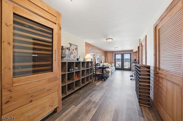 105 Maxim Dr, Hopatcong Boro, NJ 07843