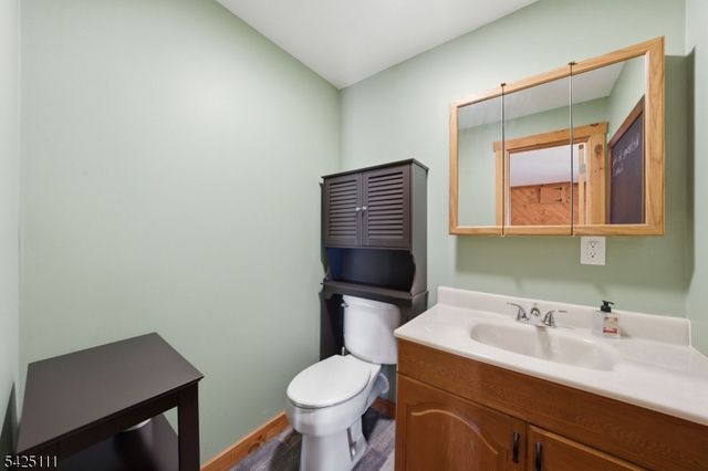 105 Maxim Dr, Hopatcong Boro, NJ 07843