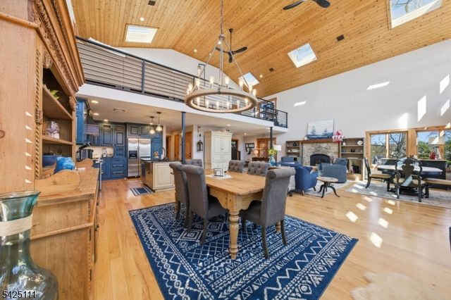 105 Maxim Dr, Hopatcong Boro, NJ 07843