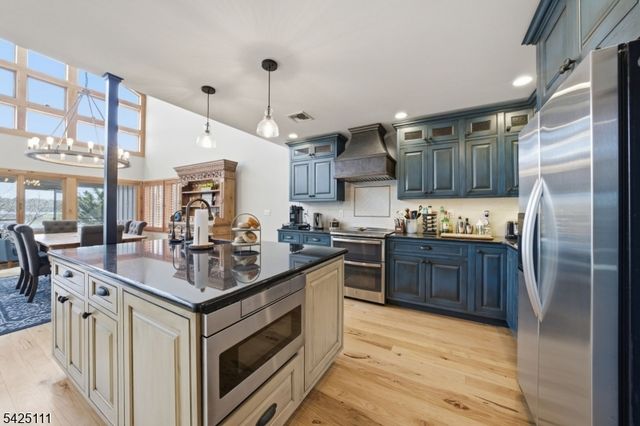 105 Maxim Dr, Hopatcong Boro, NJ 07843