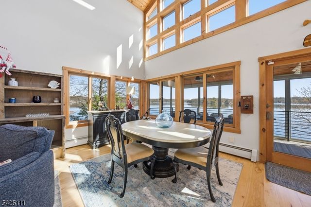 105 Maxim Dr, Hopatcong Boro, NJ 07843