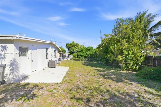 1400 NE 43rd Ct, Pompano Beach, FL 33064